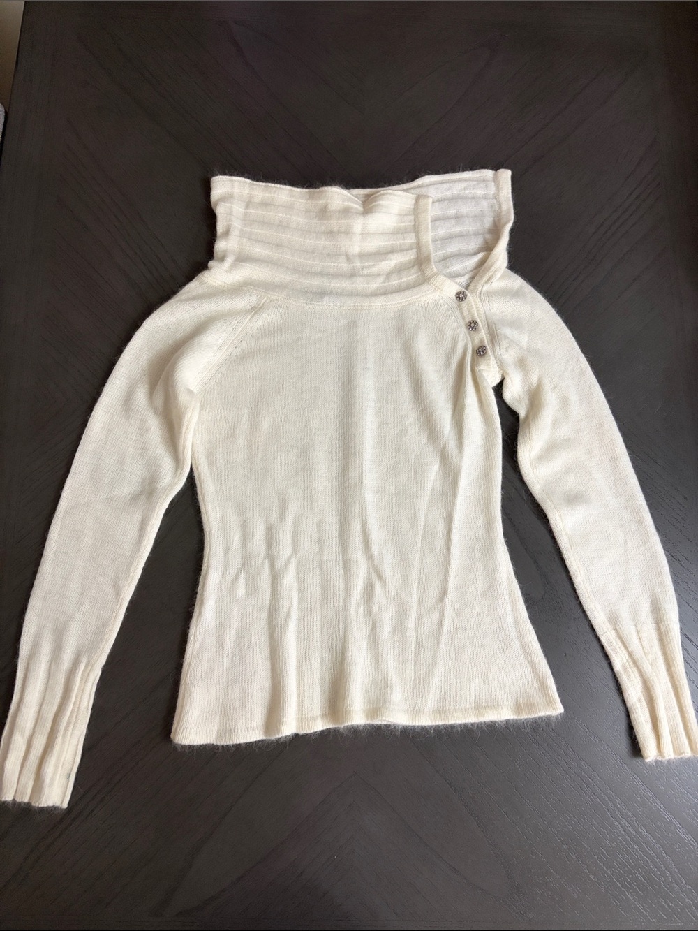 Jump be first Cream Off-Shoulder Button-Accent Turtleneck Sweater S/M